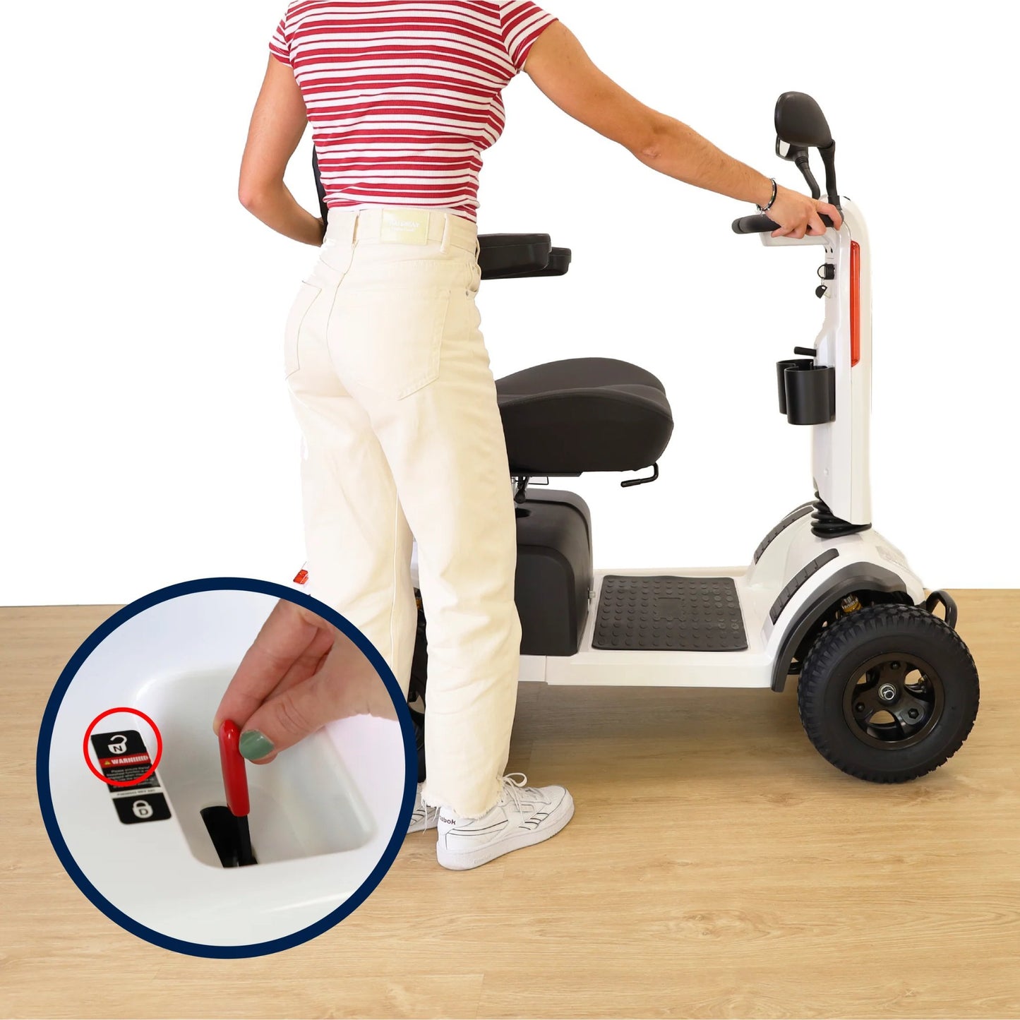 Elscooter terränggående - KMINA visad vid montering, med fokus på smidig demontering av delar.